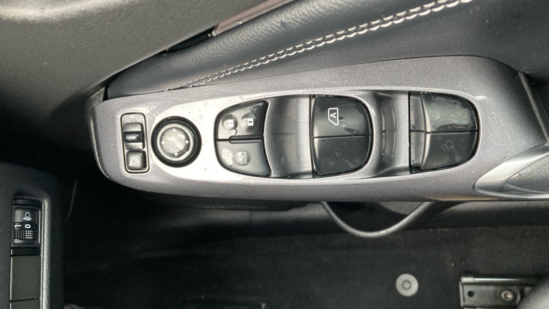 Nissan Juke 1.6 Hybrid Tekna 5dr Auto Hybrid Hatchback